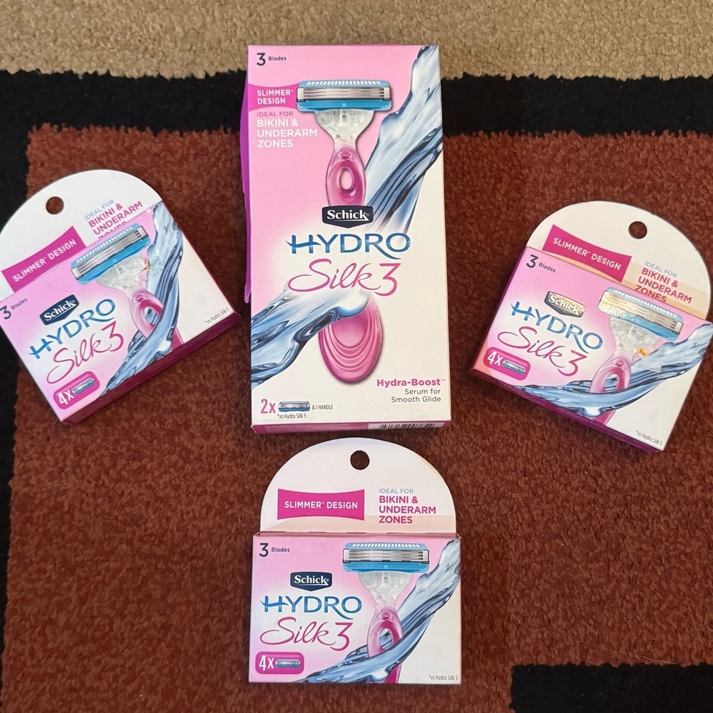 Schick Hydro Silk 3 Razor & 3 Schick Hydro Silk 3 Razor Blade Refills